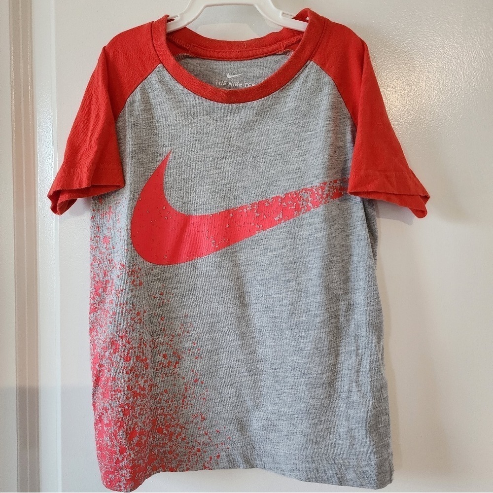 Kids sz4 Nike Gray Orange Red Swoosh Graphic Raglan Sleeve T-Shirt Athletic Fall